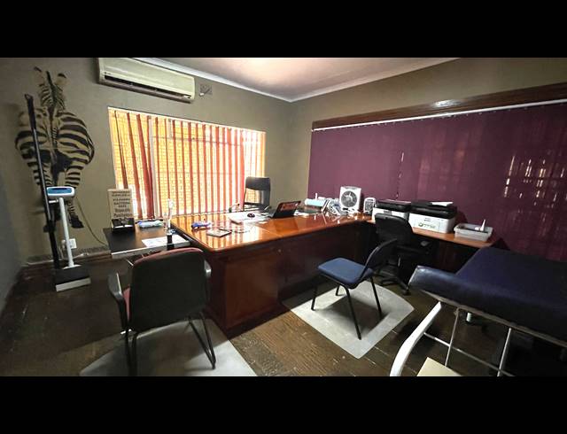 350M² MEDICAL SUITE FOR SALE IN SINOVILLE